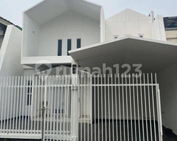 Disewakan Rumah di Taman Permata Buana 4 Kt Semi Furnish 2 Lt