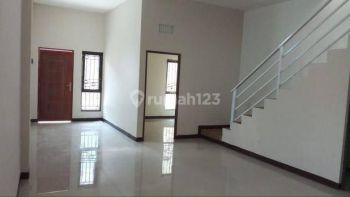 Rumah baru minimalis 2lantai siap huni kawasan moh Toha