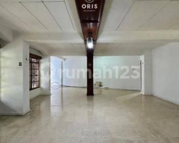 Rumah di Kebayoran baru 2 Lantai SHM Bagus