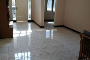 Rumah 2 lantai semi furnish dengan 3 kamar tidur