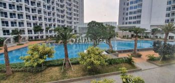TOWN HOUSE di PURI MANSION 3 Lantai FURNISHED Baru , VIEW POOL