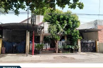 RUMAH KLASIK DI BARENG, SUKUN MALANG LOKASI TEPI JALAN RAYA