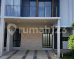 thumbnail-disewa-rumah-furnished-di-cluster-wisteria-metland-menteng-cakung-0