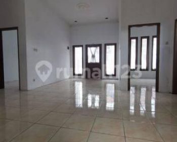 Disewakan Rumah 2 Lantai Taman Kopo Indah 1 Tki