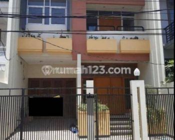 Wilson Rumah baru uk 6.5x20 jalan 2 mobil lega di duri kepa