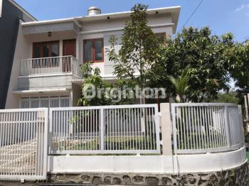 Rumah Rasa Villa di Tengah Kota Bandung (Dago)