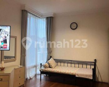 Rumah 3 Lantai di Pakuwon Indah La Riz Golf Residence