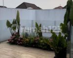 thumbnail-rumah-3-lantai-di-pakuwon-indah-la-riz-golf-residence-1