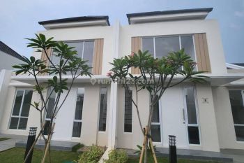 Rumah Gandeng di Jalan Aster, Paramount Petal Tangerang, Tangerang