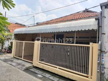 Rumah di Pucang Sewu, Gubeng, Surabaya