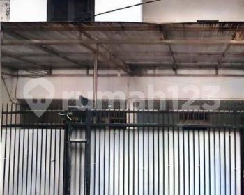 Siap Huni. Hadap Selatan. 3lt.