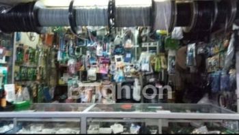 STAND LOKASI STRATEGIS DI PASAR GENTENG SURABAYA