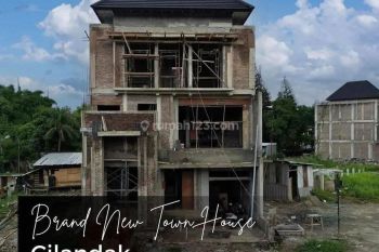 Dijual Rumah Brand New dalam Townhouse di Jl.Andara Cilandak Jakarta Selatan