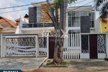 RUMAH CANTIK ARAYA, LOKASI STRATEGIS JALAN UTAMA
