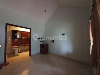 Dijual rumah di Ciputat, dalam cluster, mungil dan siap huni