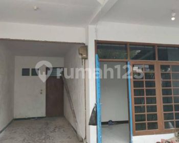 SEWA Rumah di Margacinta buah batu