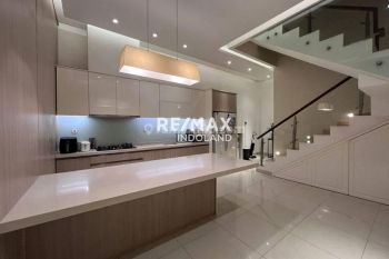 Jual Rumah Jl.pantai Indah Selatan 5 Lantai Bagus