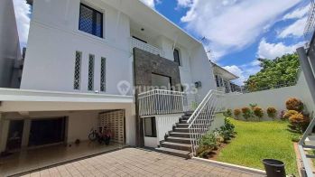 Rumah 2 Lantai Area  Senopati Jakarta Selatan