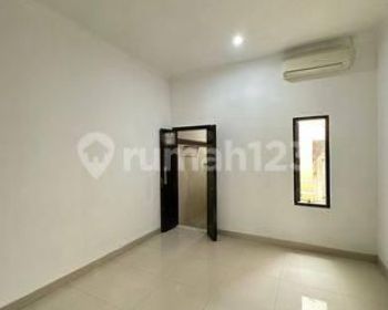 Rumah Nyaman Siap Huni di Komplek Mekar Wangi