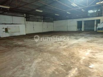 Gudang Muara Baru Pluit 3400m², Lokasi Strategis