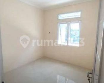 Rumah Cantik Siap Huni di Dalam Komplek di Beji Tanah Baru Depok