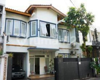 Dijual cepat rumah mewah 2 lantai siap huni di jakarta selatan