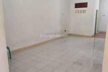 Disewakan rumah komplek kelapa dua per tahun