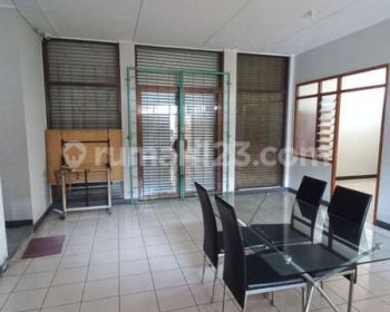 Rumah 2 Lantai di Ciumbuleuit