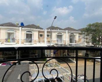 Disewa rumah green lake city dengan fasilitas nyaman dan bagus