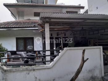 Di  Rumah Kelapa Gading Lokasi Strategys