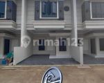 thumbnail-rumah-klasik-2-lantai-3-menit-ke-gerbang-toll-kukusan-depok-0