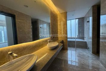 Disewakan Rumah Golf Island, PIK The Chopin Signature, 3 Lantai, Jalan Lebar