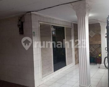 Rumah 2 Lantai Bagus di Jl kedondong Rawamangun
