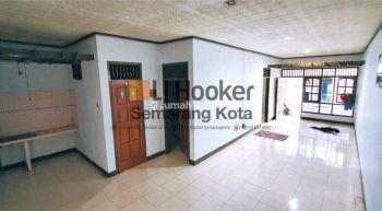 Rumah Dan Gudang di Jalan Majapahit