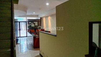Ruko 4 Lantai di Jalan Kebon Jeruk Raya