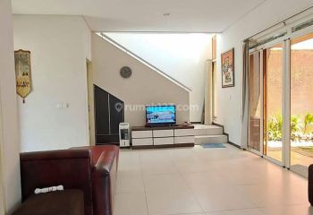 Rumah Disewa Modern 2 Lantai di Kota Baru Parahyangan