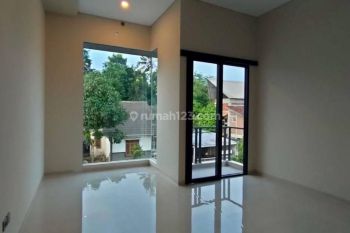 Rumah baru Desain Modern Jalan Kaliurang KM 12