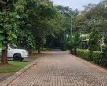 Rumah green cove dengan halaman yang Luas (linc)