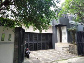 Rumah Dalam Townhouse Tiga Lantai Townhouse Smiming Poll Pangeran Antasari