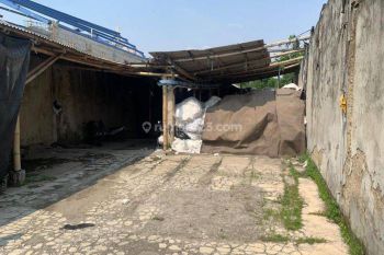 Gedung Luas dan strategis poros jalan di Singosari Malang