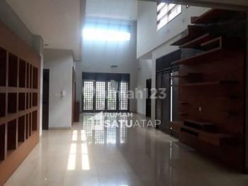 Rumah di Triloka Pancoran Seberang Hotel Bidakara RSA062101