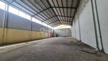 Disewakan Gudang Bagus Modern Siap Huni di Mainroad Holis