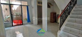 Rumah 2 Lantai Siap Huni Dan Strategis di Legenda Wisata Cibubur