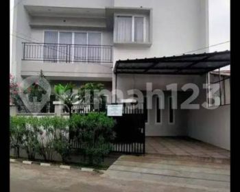 Rumah Minimalis di Perumahan Green Garden