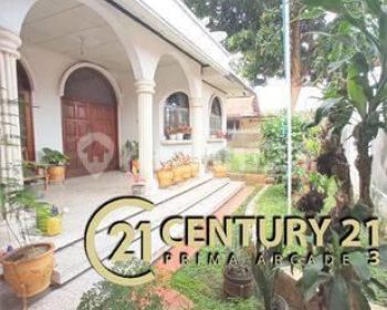 Rumah Besar Posisi Hook Taman Luas Jakarta Selatan CPA3 3499