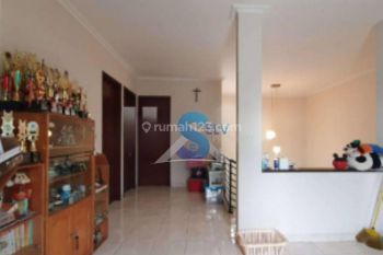 Rumah 2 Lantai Bagus Semi Furnished SHM Gading Serpong