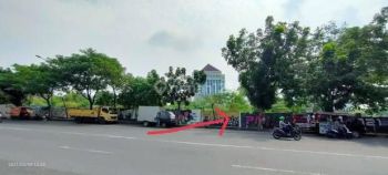 Babatan unesa, Samping danau, Komersial area