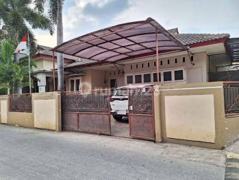 Rumah Luas Bagus Kokoh dekat toll pondok gede Jatiwaringin Jakarta Timur