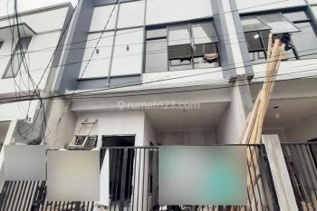 Rumah Baru Proses Bangun Bebas Banjir Di Tanjung Duren(TD216)