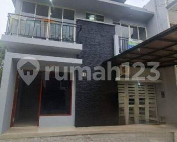 Disewakan Rumah 2 Lantai Hoek di BSD